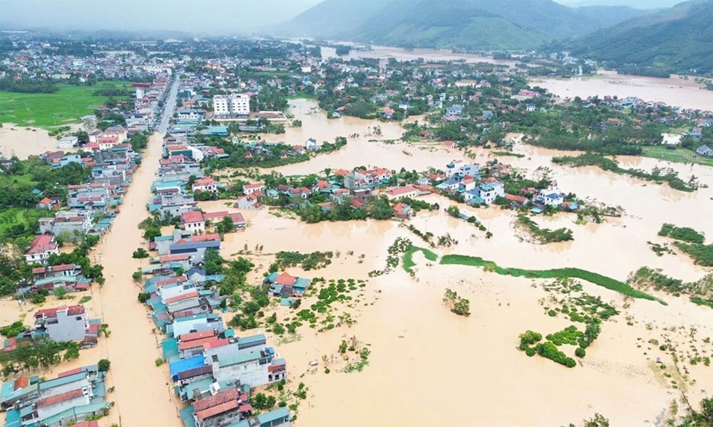 Mưa lớn kéo dài, cảnh báo lũ trên các sông ở Bắc Bộ và Bắc Trung Bộ