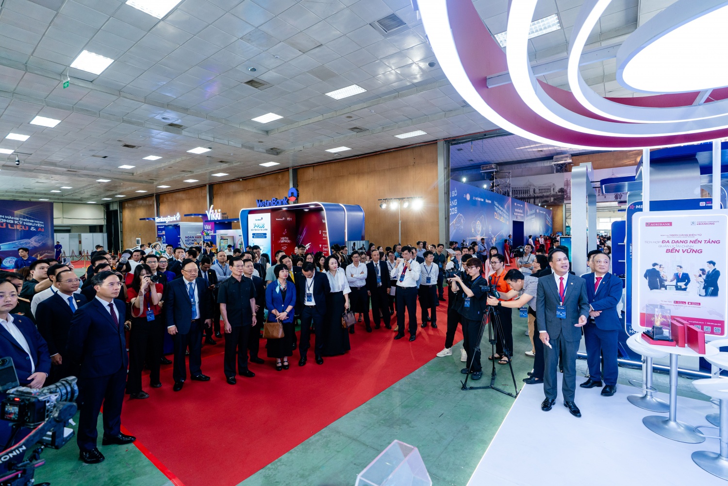 Agribank tăng tốc chuyển đổi số Agribank tăng tốc chuyển đổi số