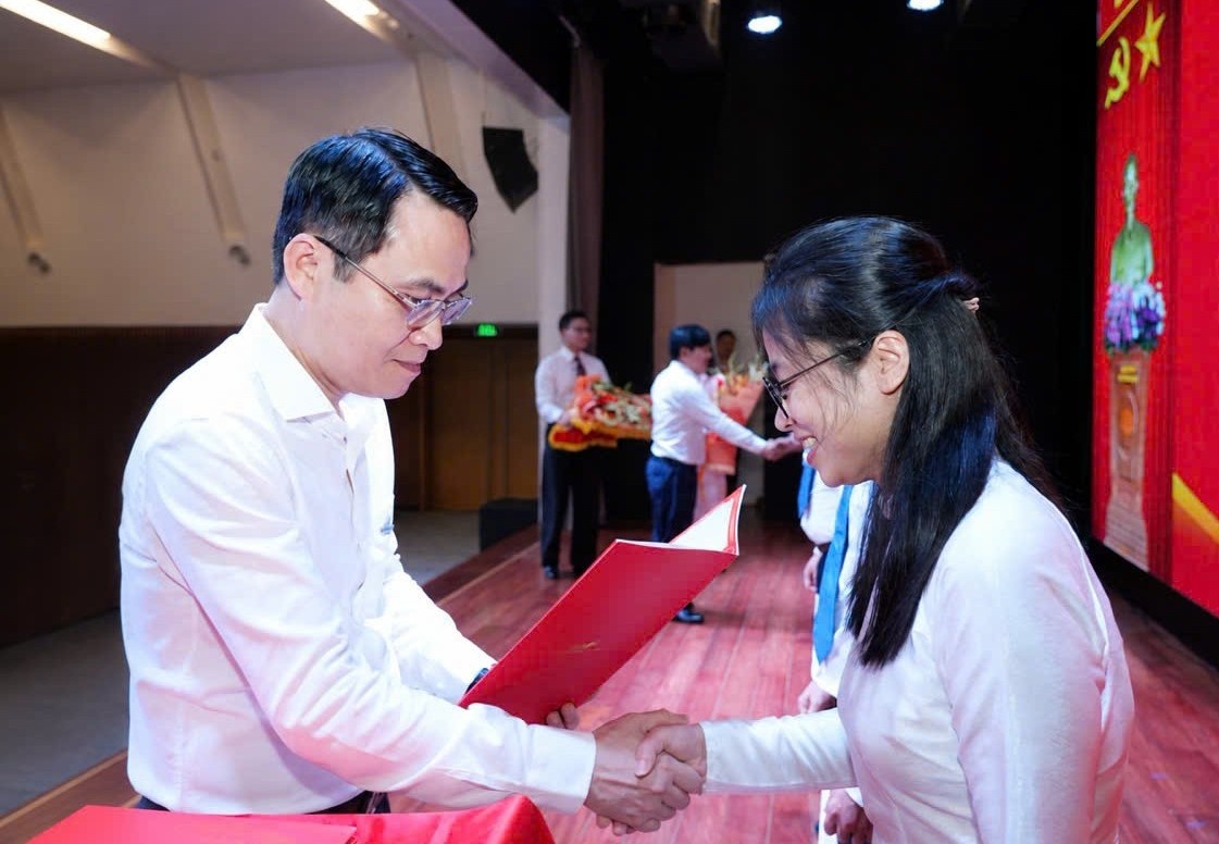 PVEP kết nạp đảng viên mới tại “địa chỉ đỏ”, tiếp lửa truyền thống cách mạng
