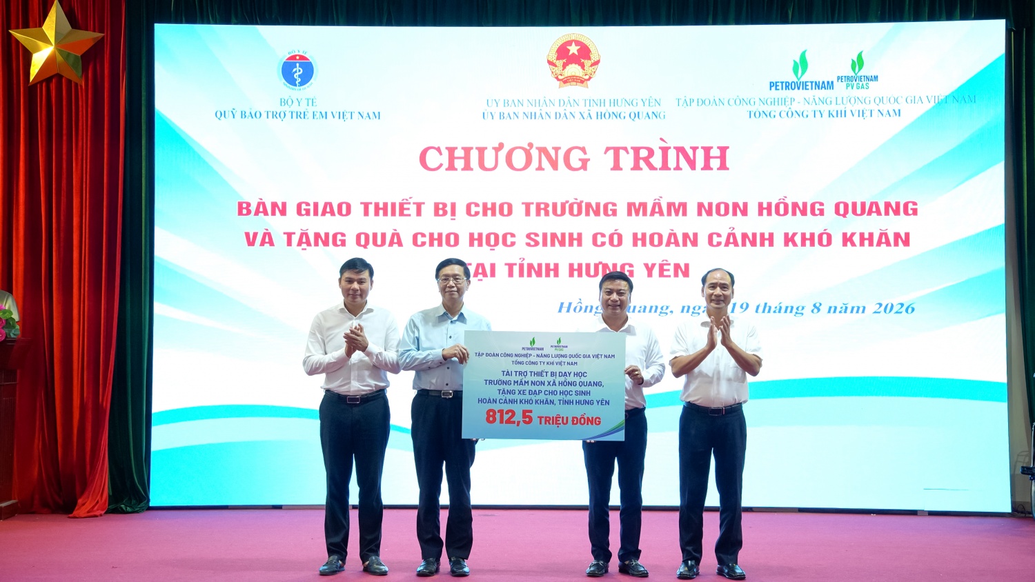[Chùm ảnh] PETROVIETNAM và PV GAS tiếp thêm động lực cho học sinh Hưng Yên trước thềm năm học mới