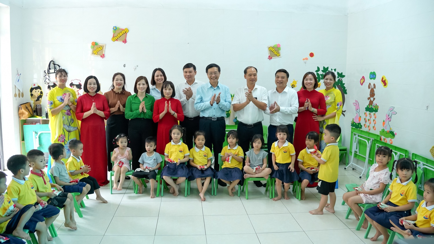 PETROVIETNAM và PV GAS đồng hành cùng học sinh Hưng Yên đón năm học mới