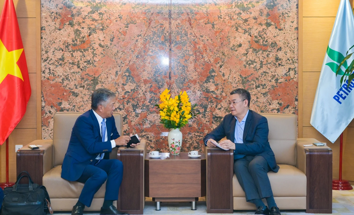 PETROVIETNAM and Mitsui promote cooperation in the energy sector