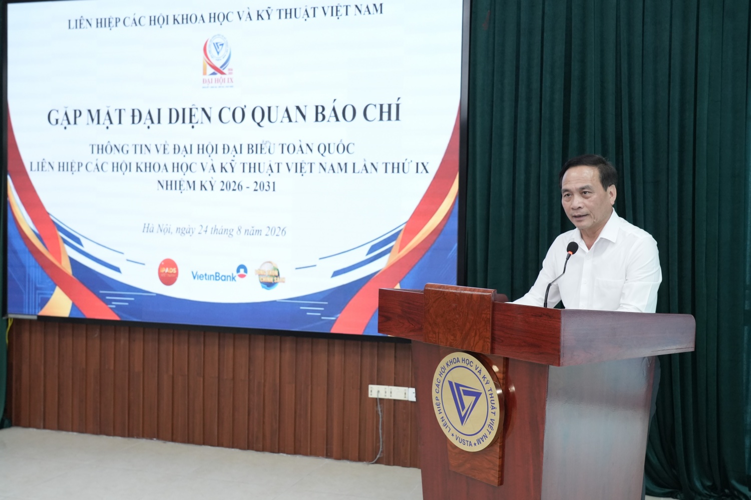PGS. TS. Phạm Ngọc Linh - Phó Chủ tịch LHHVN phát biểu tại buổi gặp mặt