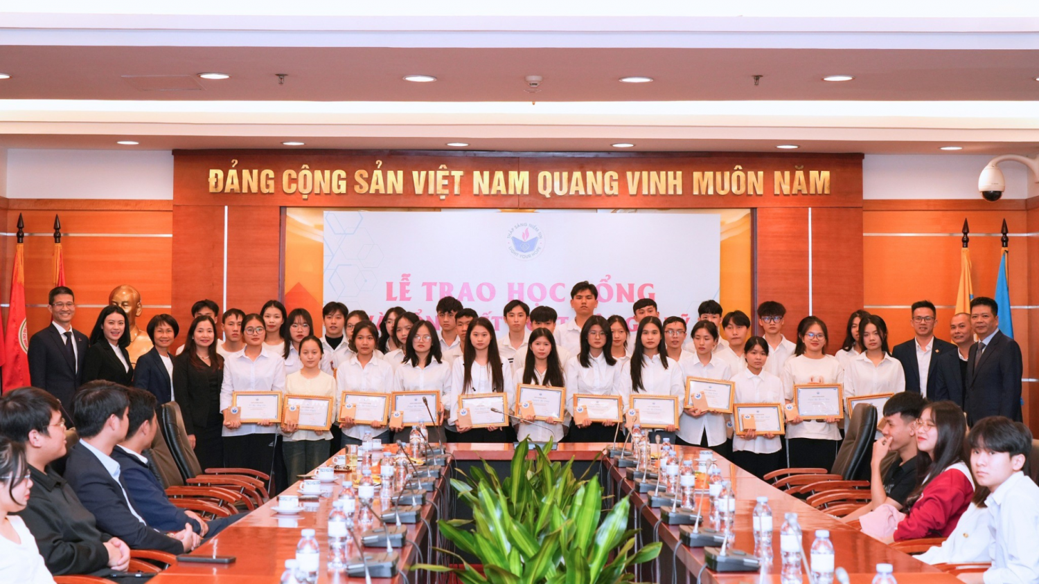 Quỹ Thắp Sáng Niềm Tin trao học bổng năm 2024 tại khu vực phía Bắc