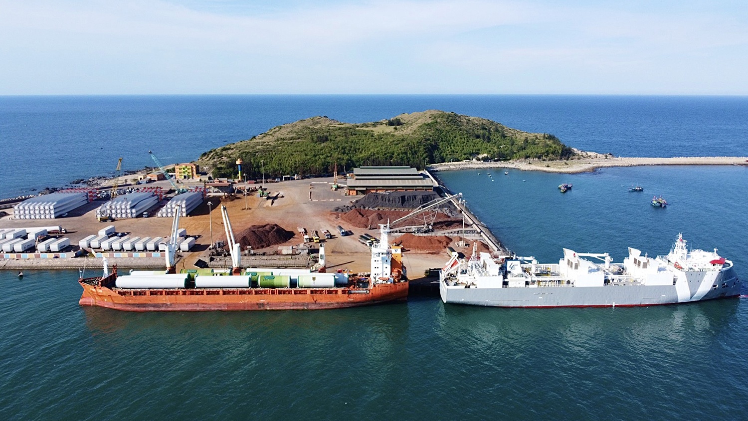Quảng Trị giao mặt biển cho PTSC xây cầu cảng 35.000 DWT tại Hòn La Quảng Trị giao mặt biển cho PTSC xây cầu cảng 35.000 DWT tại Hòn La