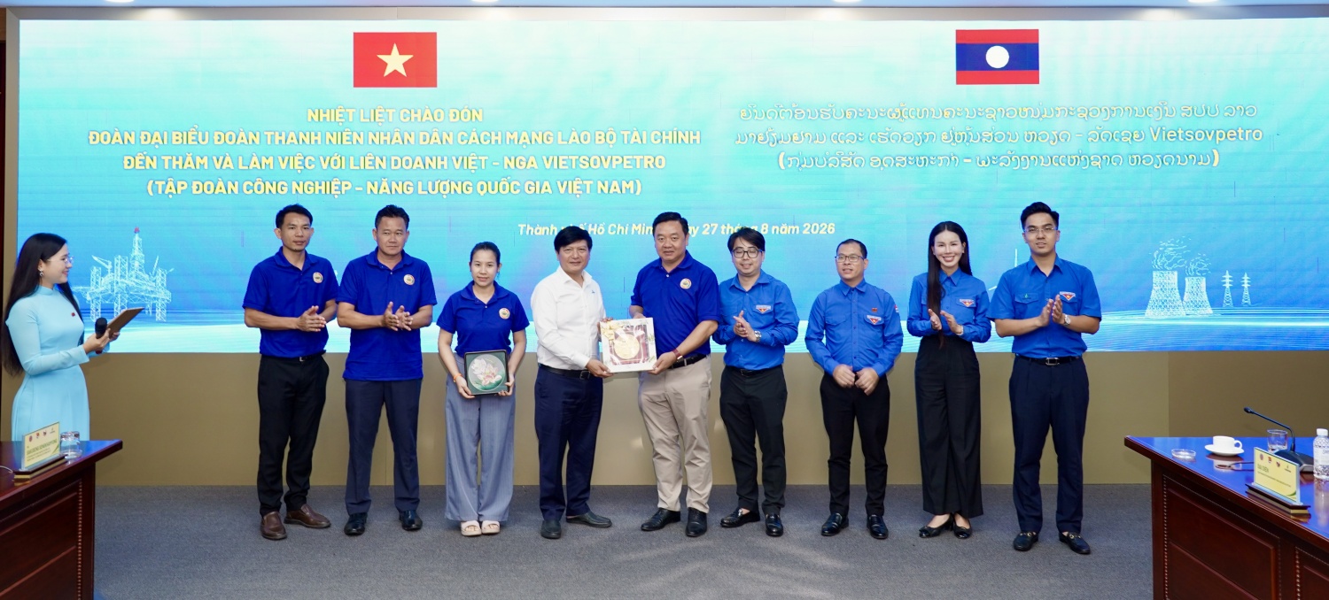Tuổi trẻ Việt Nam - Lào tăng cường gắn kết, chia sẻ kinh nghiệm qua tìm hiểu thực tế tại PETROVIETNAM