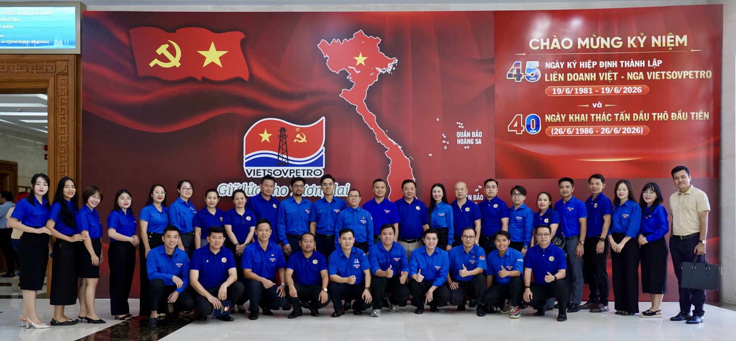 Tuổi trẻ Việt Nam - Lào tăng cường gắn kết, chia sẻ kinh nghiệm qua tìm hiểu thực tế tại PETROVIETNAM
