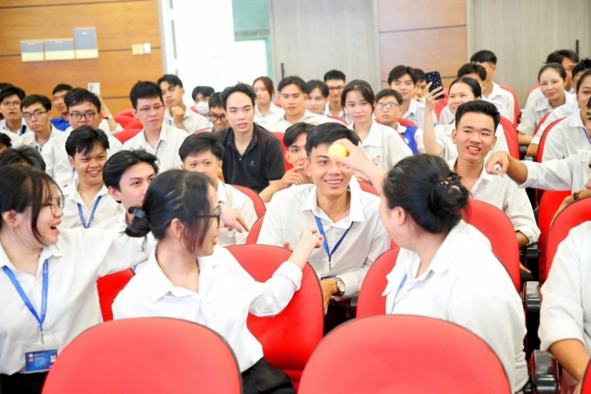 PVU đón tiếp đoàn cán bộ, giảng viên, sinh viên Trường Đại học Đồng Tháp đến tham và giao lưu học tập