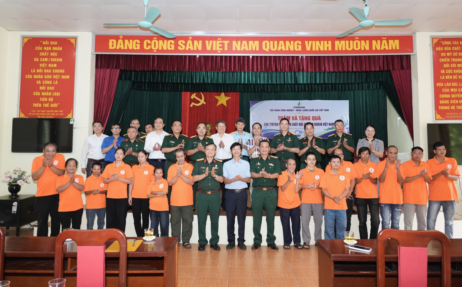 Hội CCB Bộ máy QL&ĐH PETROVIETNAM chung tay xoa dịu nỗi đau da cam