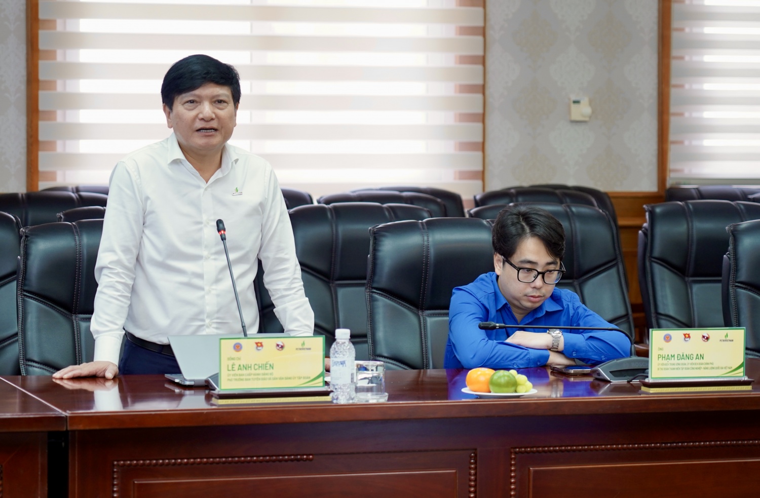 Tuổi trẻ Việt Nam   Lào tăng cường gắn kết, chia sẻ kinh nghiệm qua tìm hiểu thực tế tại PETROVIETNAM