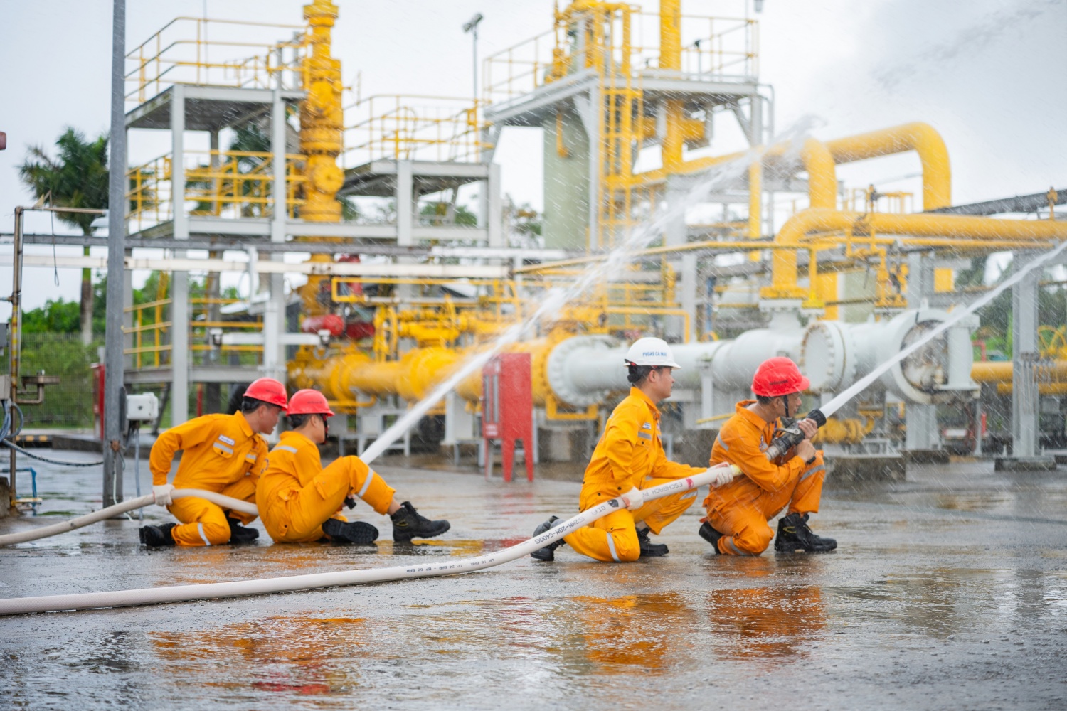 Diễn tập PCCC&CNCH, nâng cao năng lực ứng phó và bảo đảm ANAT tại các công trình khí của PV GAS Diễn tập PCCC&CNCH, nâng cao năng lực ứng phó và bảo đảm ANAT tại các công trình khí của PV GAS