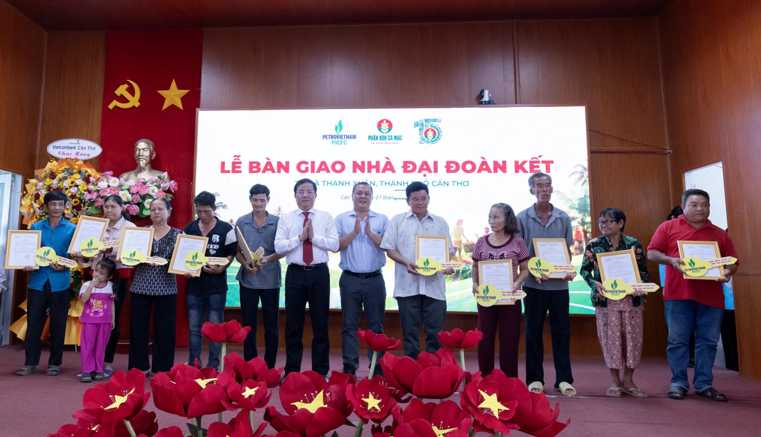 Phân bón Cà Mau trao tặng 55 mái ấm tại Cần Thơ Phân bón Cà Mau trao tặng 55 mái ấm tại Cần Thơ