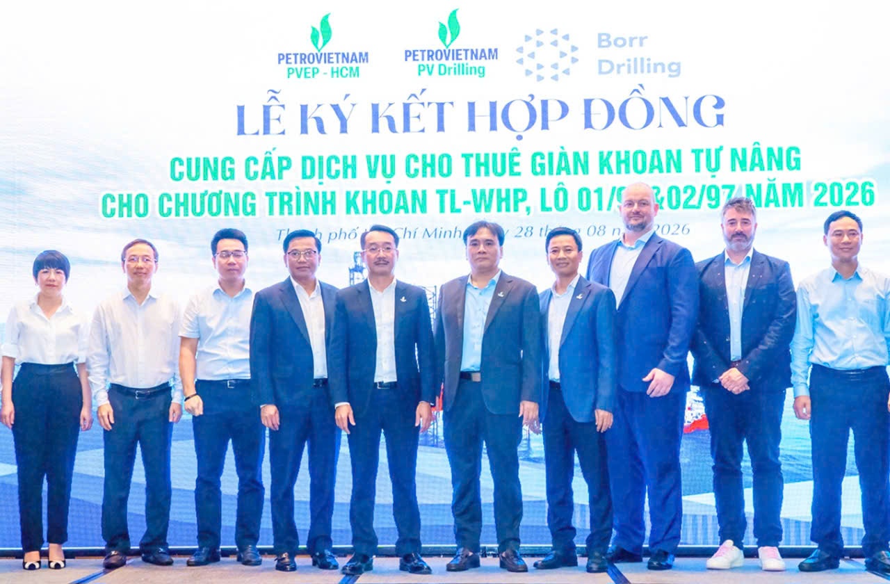 Đại diện các bên: PVEP, Chi nhánh PVEP-HCM, PV Drilling và Borr Drilling tại lễ ký hợp đồng, ngày 28/8/2026