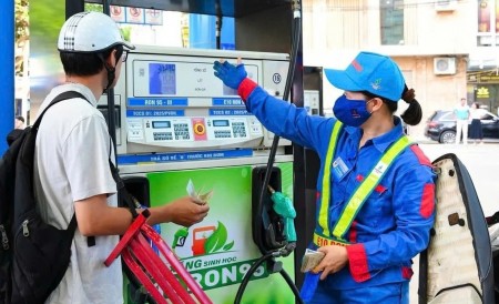 Giá xăng đồng loạt tăng, giá dầu diesel giảm