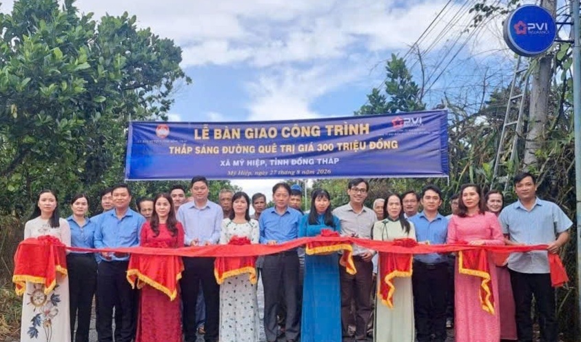 Bảo hiểm PVI Tây Nam “Thắp sáng đường quê” tại tỉnh Đồng Tháp