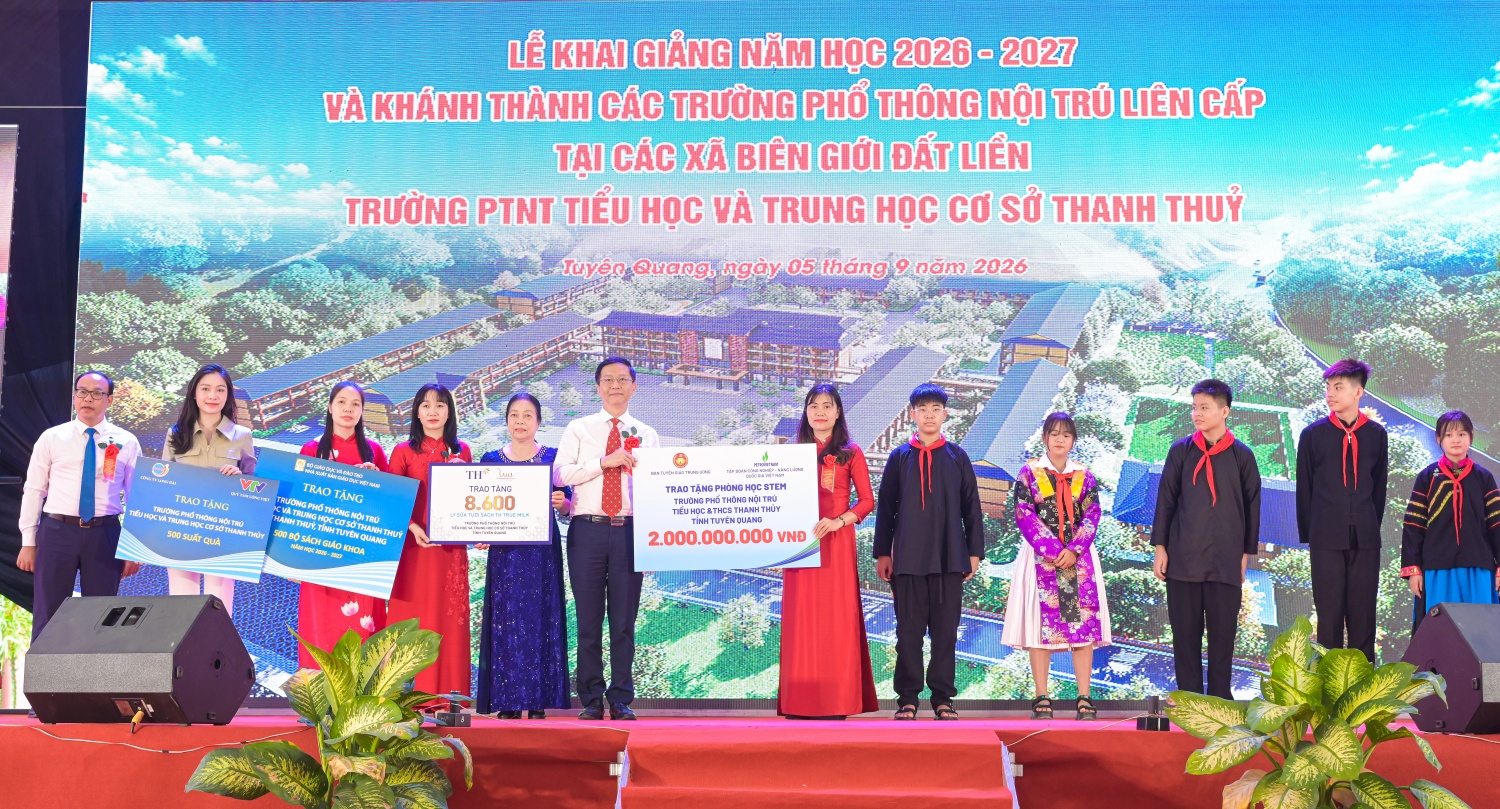 PETROVIETNAM trao tặng phòng STEM cho Trường nội trú Tiểu học và THCS Thanh Thủy (Tuyên Quang)