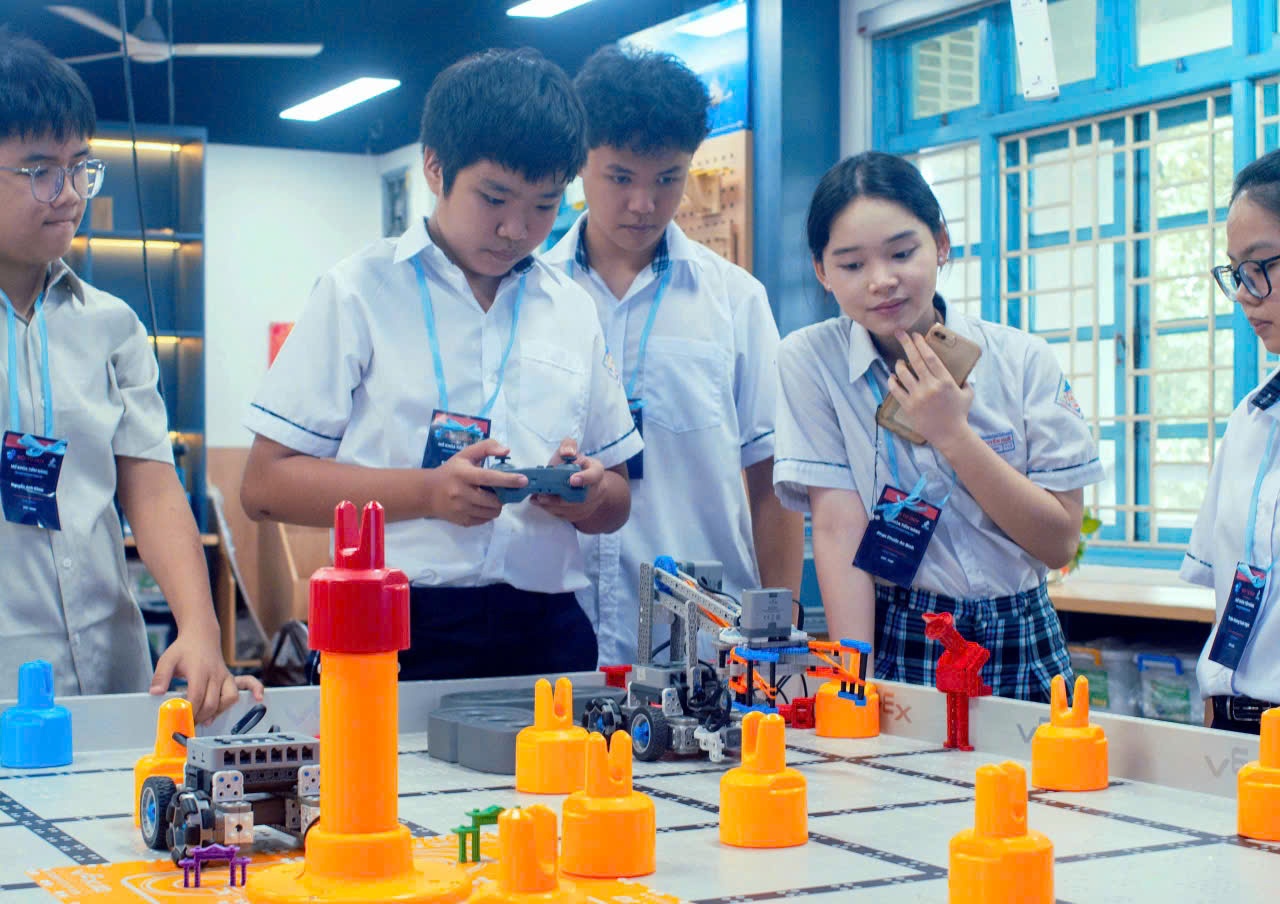 STEM Innovation PETROVIETNAM: Đồng hành chắp cánh ước mơ khoa học trong năm học mới