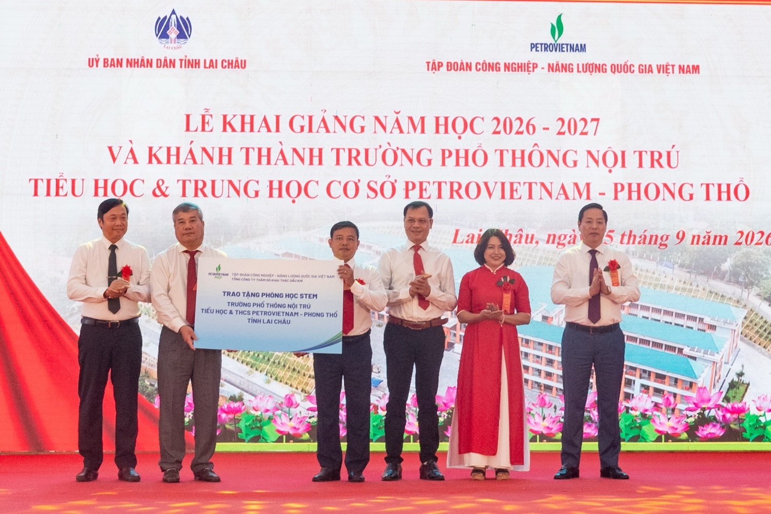 PETROVIETNAM “Thắp sáng niềm tin, nâng bước em đến trường”