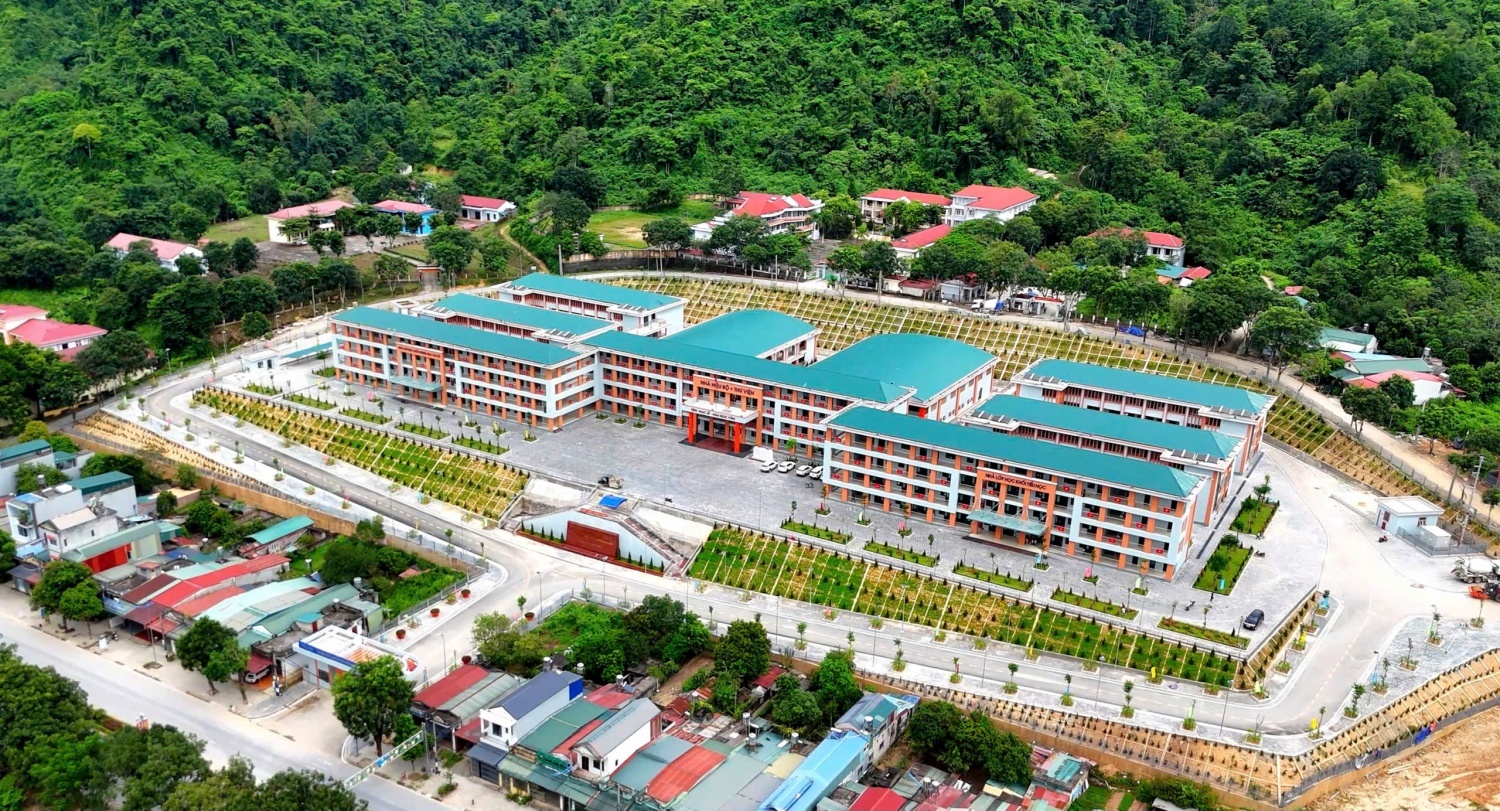 PETROVIETNAM “Thắp sáng niềm tin, nâng bước em đến trường”