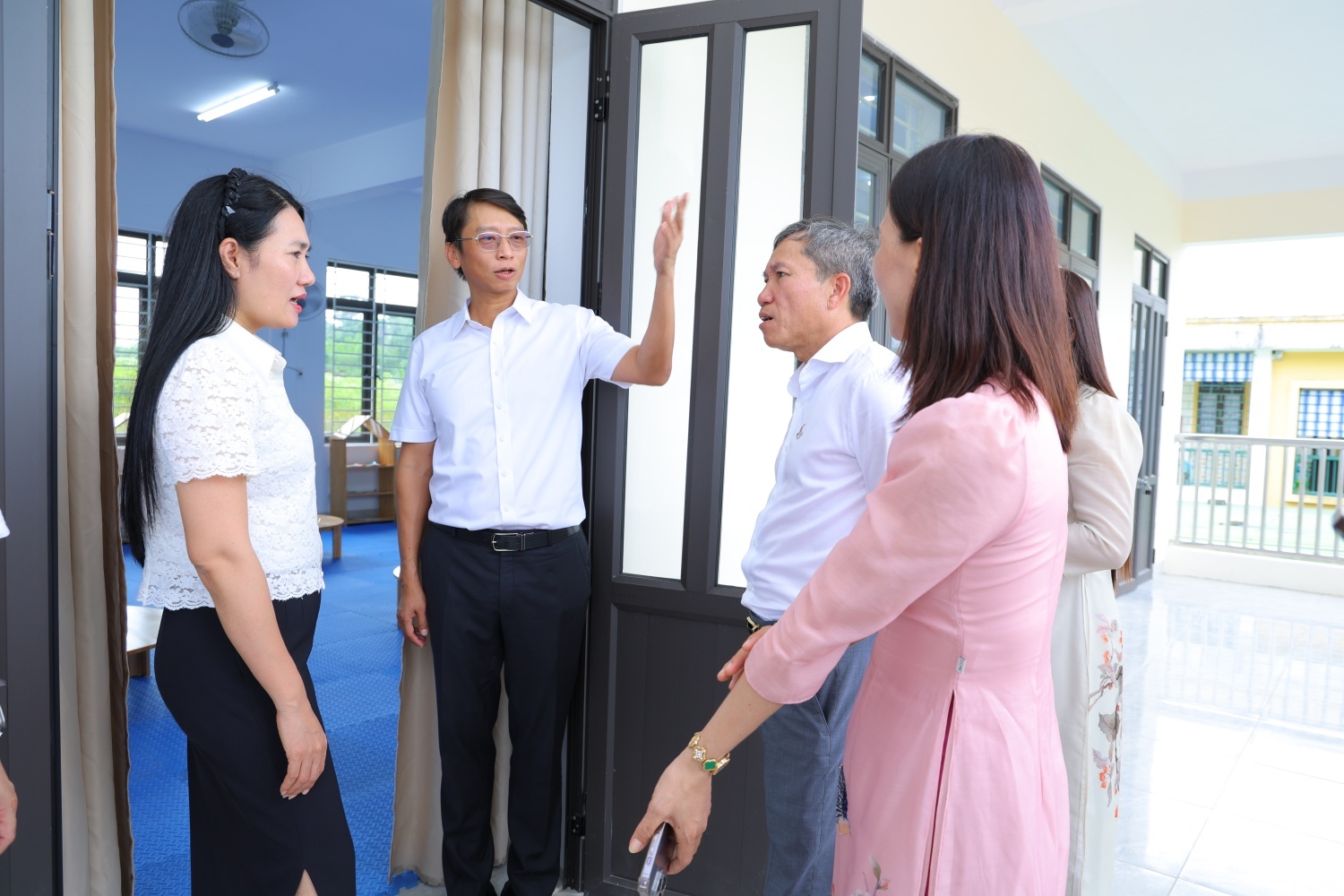 PETROVIETNAM “Thắp sáng niềm tin, nâng bước em đến trường”