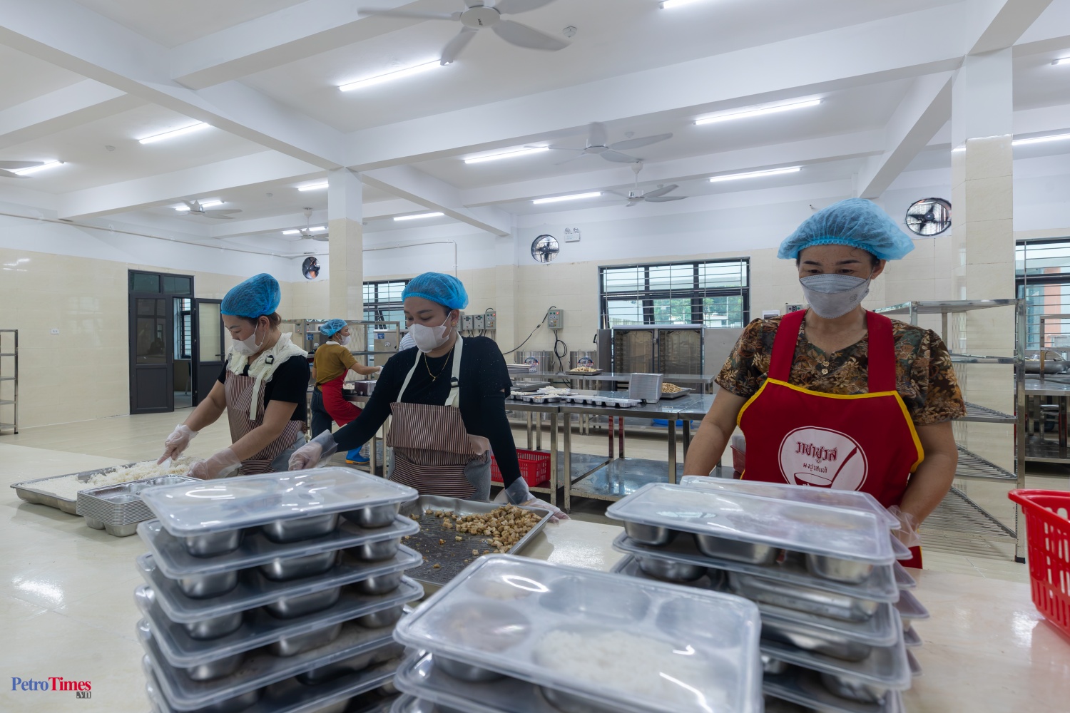 Chuyện về những bát cơm nóng giữ chân học sinh nơi biên cương Phong Thổ