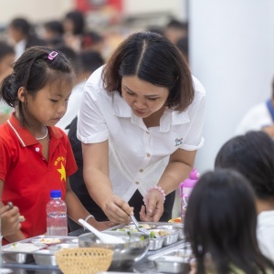 Chuyện về những bát cơm nóng giữ chân học sinh nơi biên cương Phong Thổ