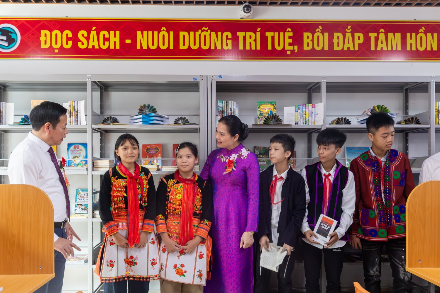 Niềm vui nơi ngôi trường mới giữa núi rừng Phong Thổ