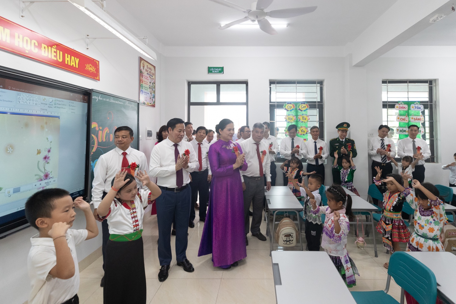 Khai giảng và khánh thành Trường PETROVIETNAM - Phong Thổ (Lai Châu): Điểm tựa cho ước mơ và khát vọng bay xa Khai giảng và khánh thành Trường PETROVIETNAM - Phong Thổ (Lai Châu): Điểm tựa cho ước mơ và khát vọng bay xa