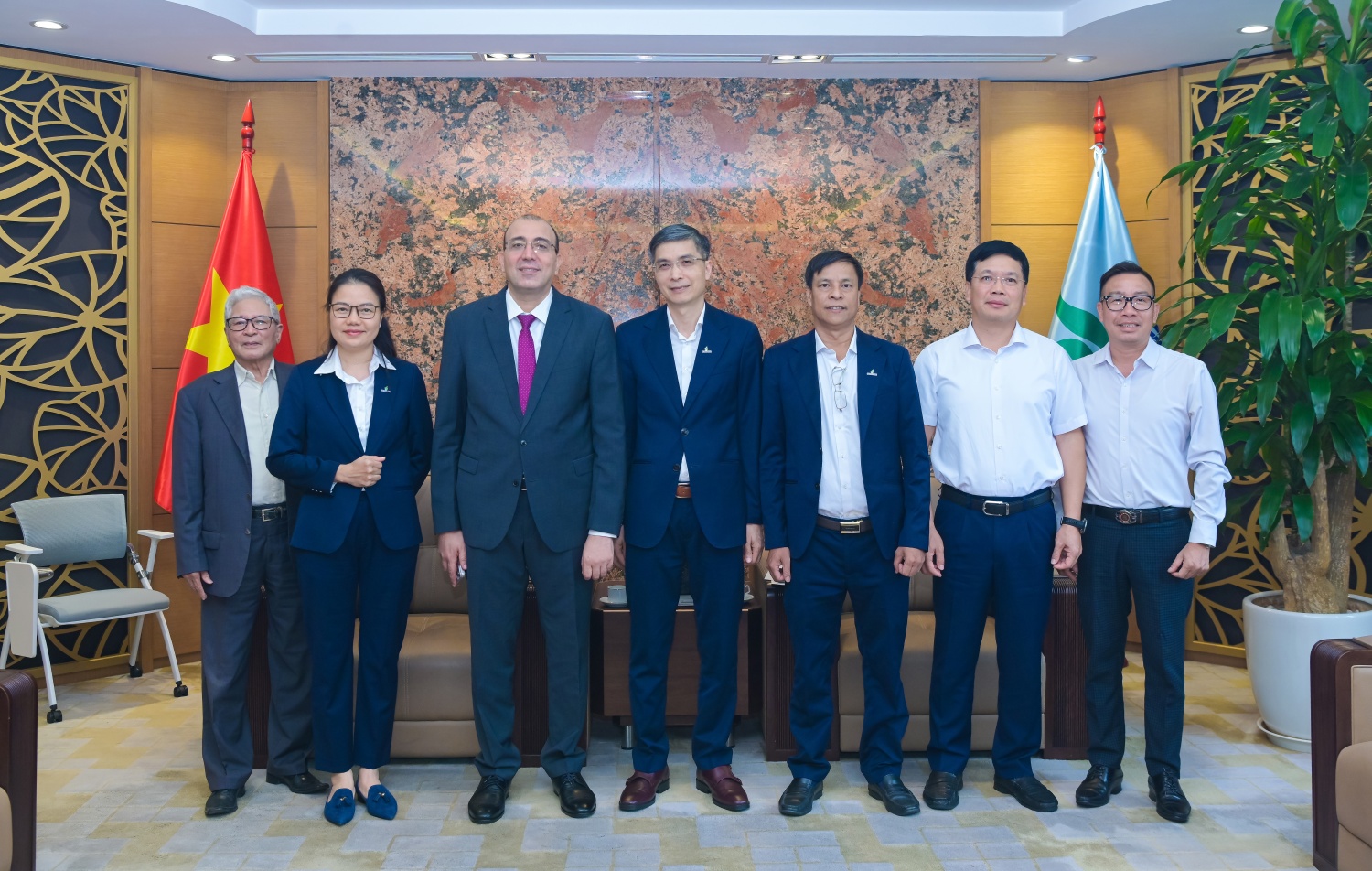 Các đại biểu dự buổi làm việc