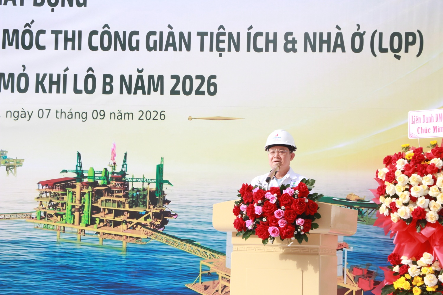 Nguyễn Thành Dũng – Phó Tổng Giám đốc PQPOC phát biểu chỉ đạo, động viên tập thể cán bộ, kỹ sư và người lao động tiếp tục quyết tâm hoàn thành các mục tiêu của Dự án Nguyễn Thành Dũng – Phó Tổng Giám đốc PQPOC phát biểu chỉ đạo, động viên tập thể cán bộ, kỹ sư và người lao động tiếp tục quyết tâm hoàn thành các mục tiêu của Dự án