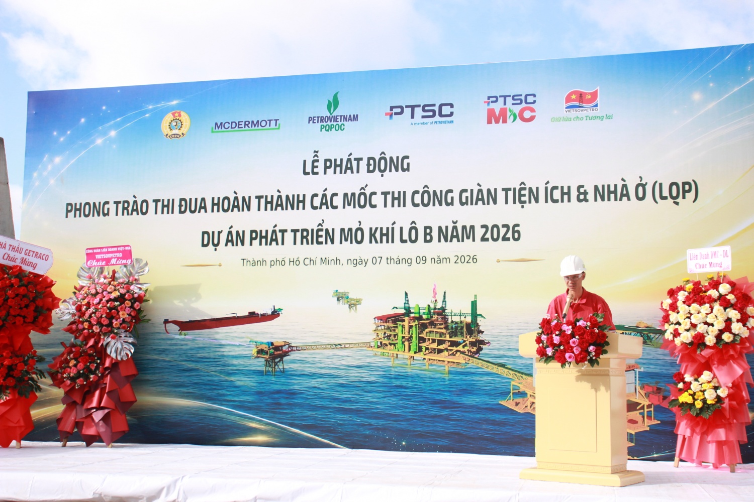 Phát động thi đua cao điểm hoàn thành thi công Giàn tiện ích và nhà ở Dự án Phát triển mỏ Khí Lô B Phát động thi đua cao điểm hoàn thành thi công Giàn tiện ích và nhà ở Dự án Phát triển mỏ Khí Lô B