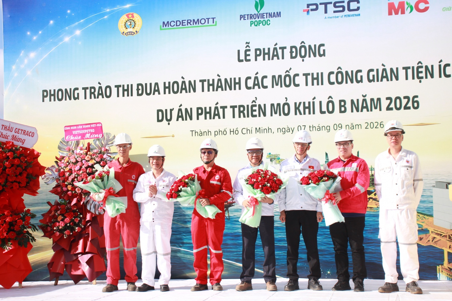 Phát động thi đua cao điểm hoàn thành thi công Giàn tiện ích và nhà ở Dự án Phát triển mỏ Khí Lô B Phát động thi đua cao điểm hoàn thành thi công Giàn tiện ích và nhà ở Dự án Phát triển mỏ Khí Lô B