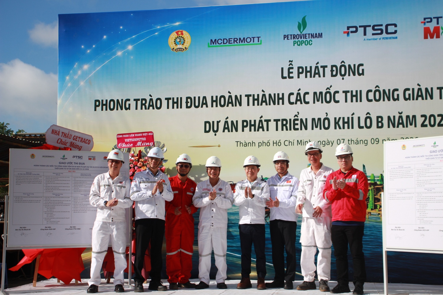 Phát động thi đua cao điểm hoàn thành thi công Giàn tiện ích và nhà ở Dự án Phát triển mỏ Khí Lô B Phát động thi đua cao điểm hoàn thành thi công Giàn tiện ích và nhà ở Dự án Phát triển mỏ Khí Lô B
