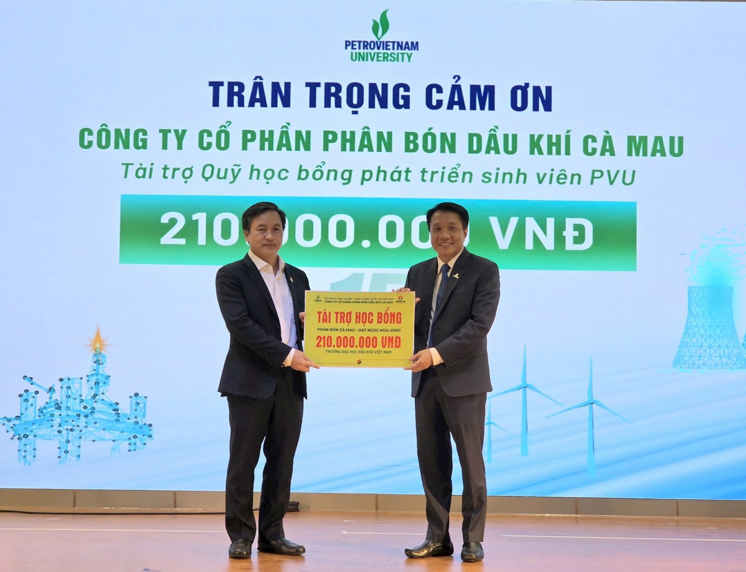 Phân bón Cà Mau tiếp sức học sinh, sinh viên trong năm học mới