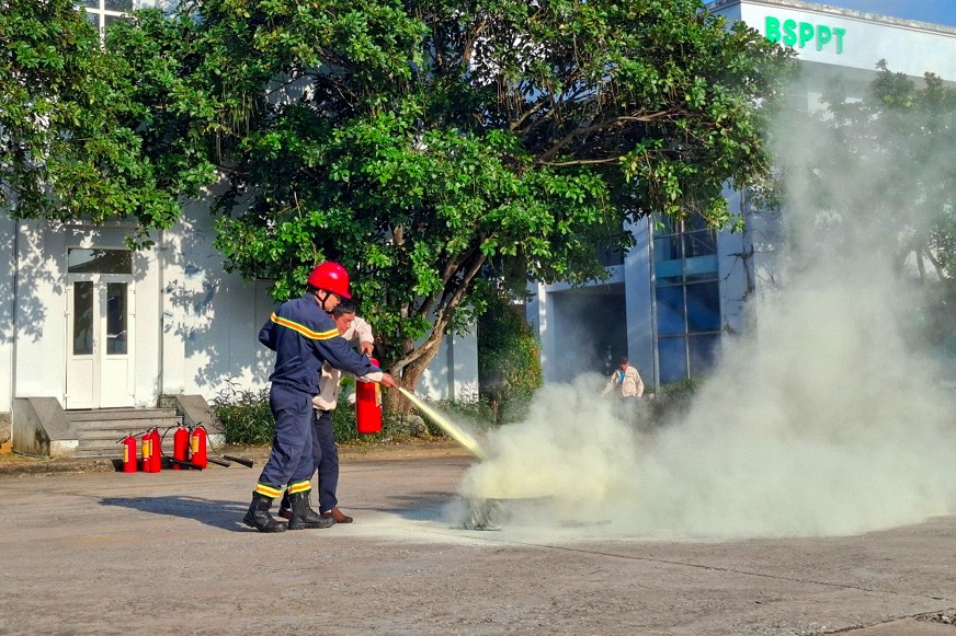 Thực tập phương án PCCC, đảm bảo vận hành an toàn Khu nhà ở và dịch vụ của CBCNV NMLD Dung Quất Thực tập phương án PCCC, đảm bảo vận hành an toàn Khu nhà ở và dịch vụ của CBCNV NMLD Dung Quất