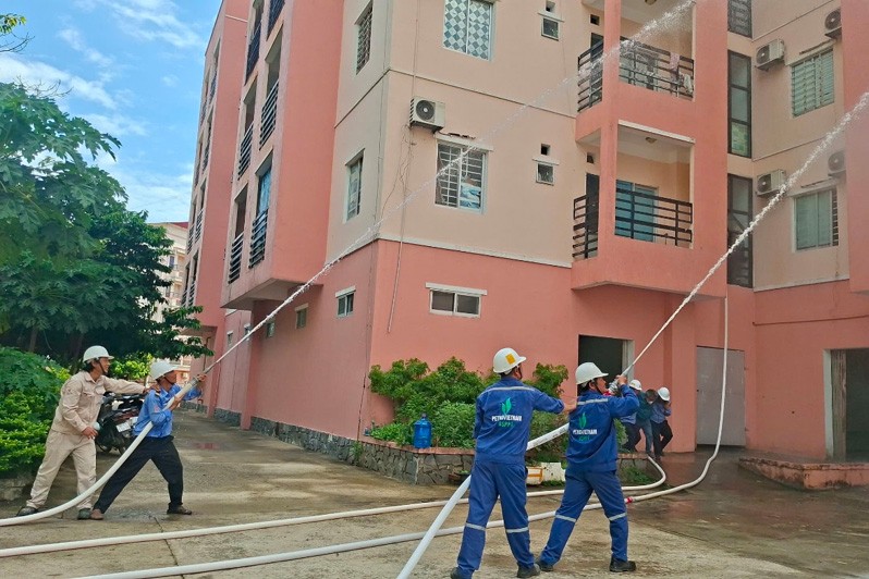 Thực tập phương án PCCC, đảm bảo vận hành an toàn Khu nhà ở và dịch vụ của CBCNV NMLD Dung Quất Thực tập phương án PCCC, đảm bảo vận hành an toàn Khu nhà ở và dịch vụ của CBCNV NMLD Dung Quất