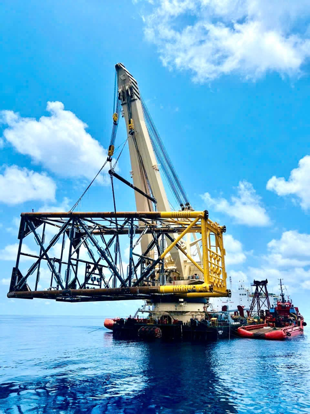 Vietsovpetro đón dòng dầu đầu tiên từ giàn RC12 Vietsovpetro đón dòng dầu đầu tiên từ giàn RC12