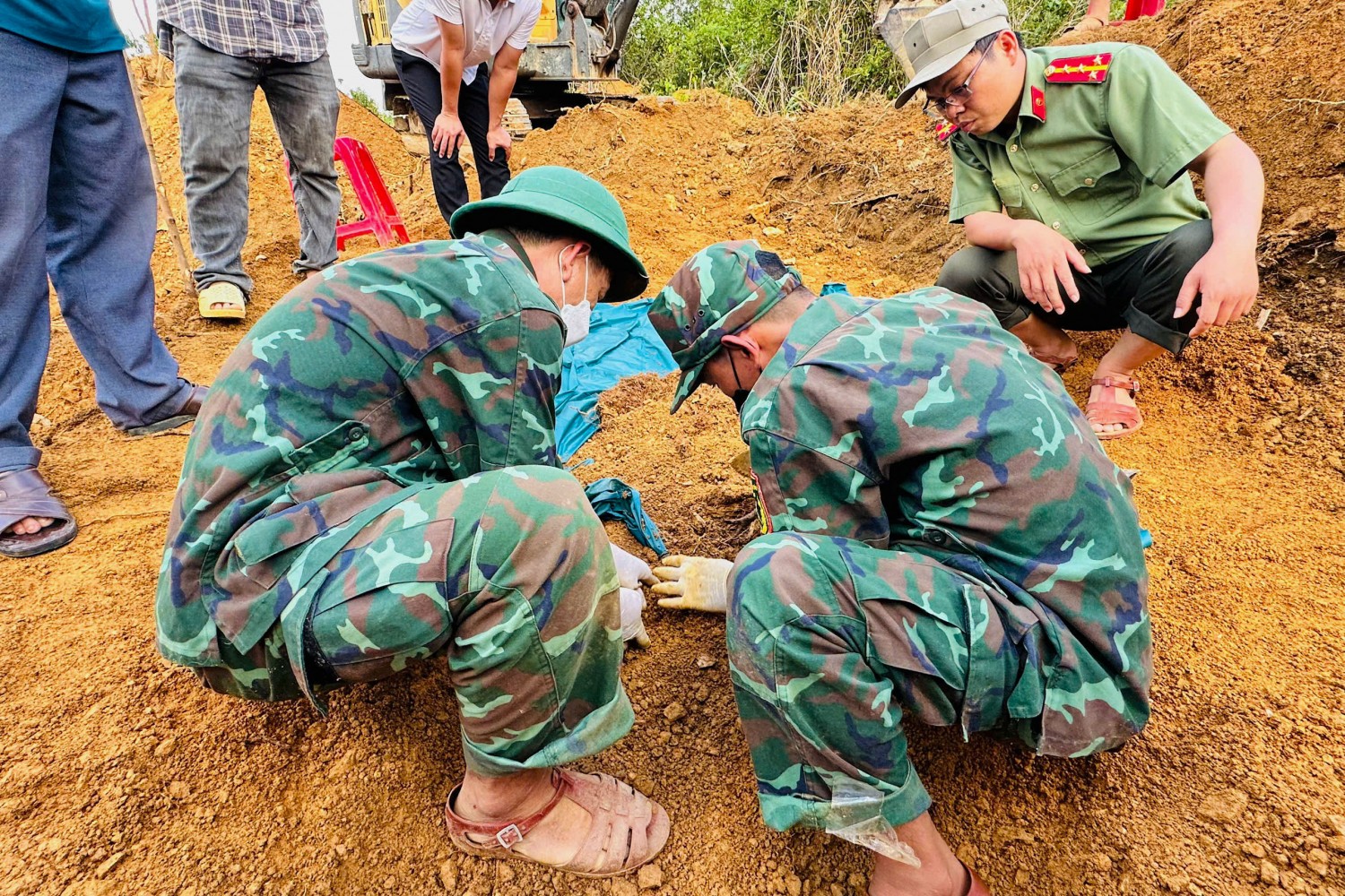 Quảng Ngãi: Phát hiện, quy tập 3 hài cốt liệt sĩ tại xã Đặng Thùy Trâm Quảng Ngãi: Phát hiện, quy tập 3 hài cốt liệt sĩ tại xã Đặng Thùy Trâm