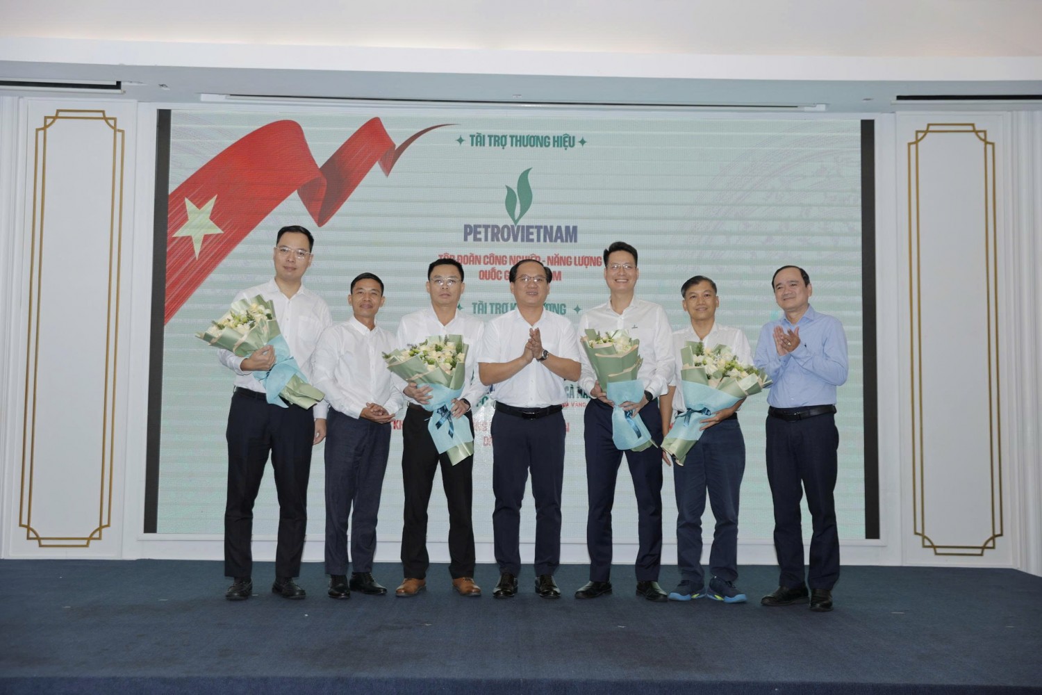 Phân bón Cà Mau và hành trình cùng những bước chân đất Mũi Phân bón Cà Mau và hành trình cùng những bước chân đất Mũi
