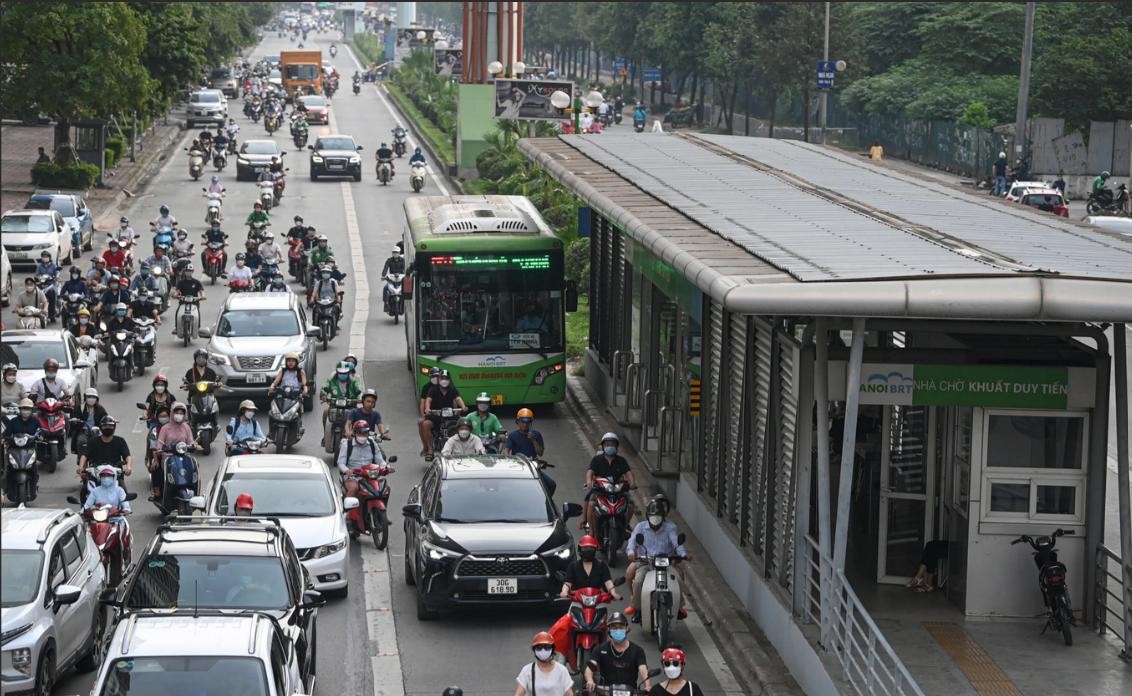 Hà Nội cho phép ô tô, xe máy đi vào làn BRT trục Láng Hạ - Giảng Võ
