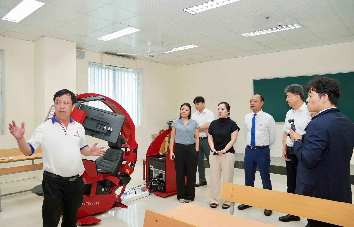 PV College và đối tác Hàn Quốc trao đổi hợp tác đào tạo nhân lực điện hạt nhân