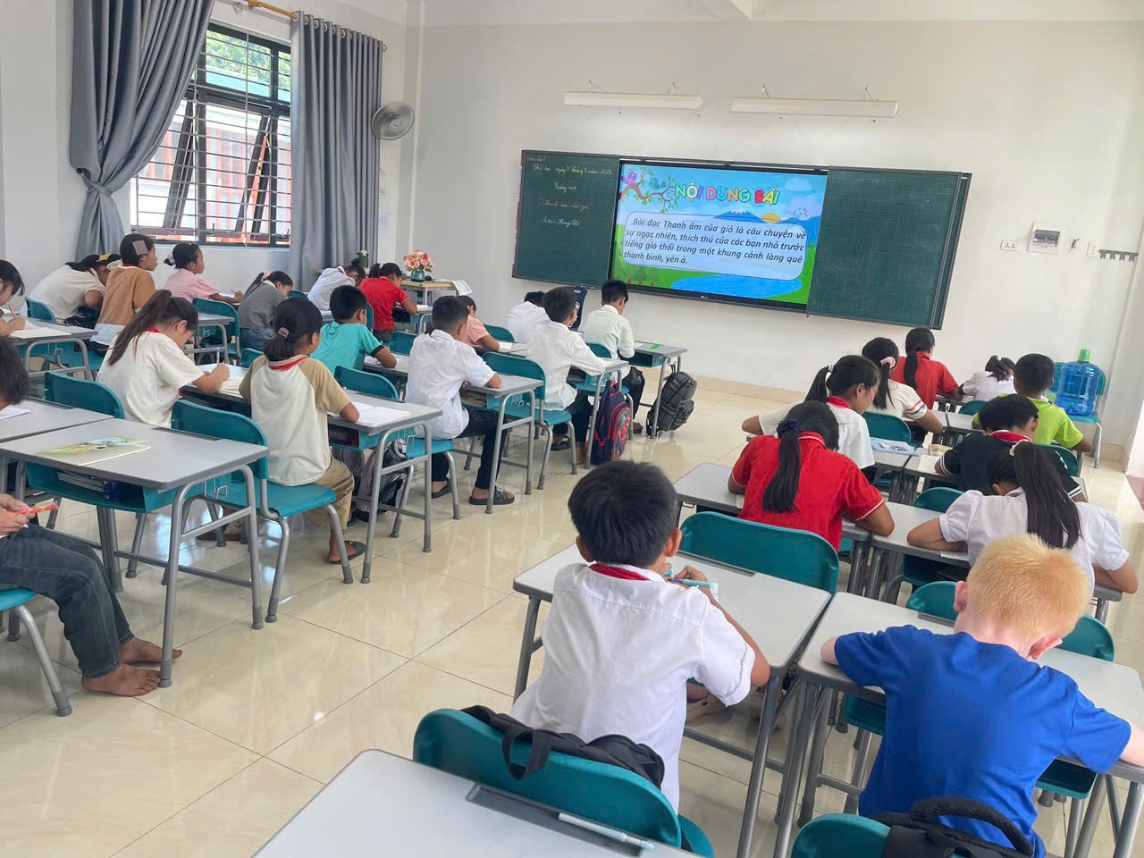 [Chùm ảnh] Đổi thay trong những giờ học đầu tiên dưới mái trường PETROVIETNAM - Phong Thổ