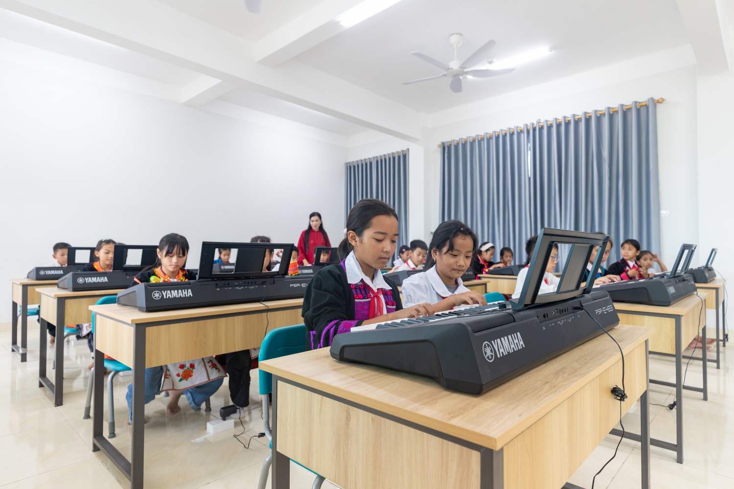 [Chùm ảnh] Đổi thay trong những giờ học đầu tiên dưới mái trường PETROVIETNAM - Phong Thổ