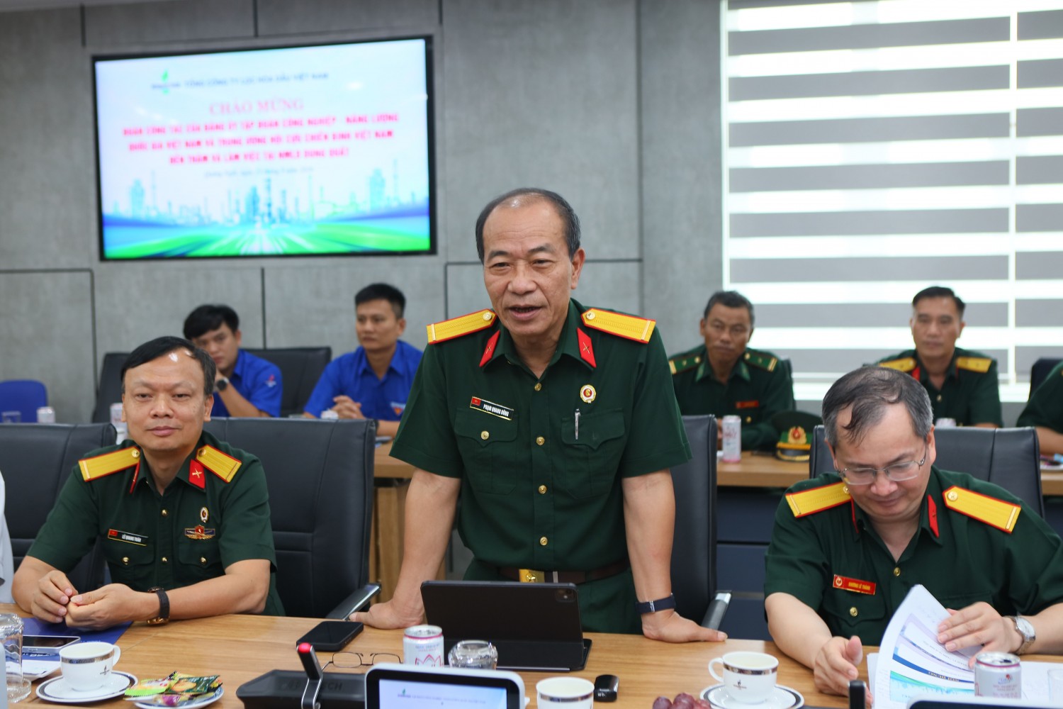 Đồng chí Phạm Quang Dũng – Ủy viên Ban Thường vụ Trung ương Hội CCB Việt Nam, Chủ tịch Hội Cựu chiến binh PETROVIETNAM ghi nhận và đánh giá cao hoạt động sản xuất của BSR và Hội CCB đơn vị trong suốt thời gian qua. Chủ tịch Hội CCB PETROVIETNAM cũng khẳng định sự đồng hành, hỗ trợ tích cực trong các giai đoạn phát triển mới của BSR. Đồng chí Phạm Quang Dũng – Ủy viên Ban Thường vụ Trung ương Hội CCB Việt Nam, Chủ tịch Hội Cựu chiến binh PETROVIETNAM ghi nhận và đánh giá cao hoạt động sản xuất của BSR và Hội CCB đơn vị trong suốt thời gian qua. Chủ tịch Hội CCB PETROVIETNAM cũng khẳn