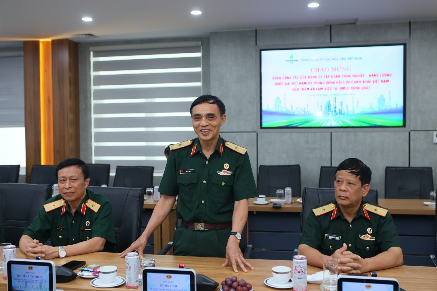 Đồng chí Hồ Bá Vinh – Ủy viên Ban Thường vụ, Phó Trưởng ban Công tác Hội CCB Việt Nam đề nghị Hội CCB PETROVIETNAM và Hội CCB BSR tiếp tục nêu cao phẩm chất “Bộ đội Cụ Hồ”, tiếp tục lan toả tích cực các giá trị, phẩm chất cao đẹp của nguời lính. Cùng với đó, tiếp tục tăng cường sự đồng hành, phối hợp giữa các đơn vị để tiếp tục phát huy vai trò Cựu Chiến binh trong doanh nghiệp. Đồng chí Hồ Bá Vinh – Ủy viên Ban Thường vụ, Phó Trưởng ban Công tác Hội CCB Việt Nam đề nghị Hội CCB PETROVIETNAM và Hội CCB BSR tiếp tục nêu cao phẩm chất “Bộ đội Cụ Hồ”, tiếp tục lan toả tích cực các giá trị, phẩm chất cao đẹp của nguời lính. Cùng với