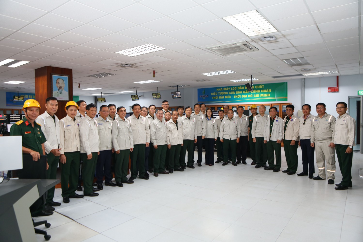 Đoàn công tác ghi nhận và đánh giá cao những cống hiến, đóng góp của đội ngũ NLĐ tại BSR. Đoàn công tác ghi nhận và đánh giá cao những cống hiến, đóng góp của đội ngũ NLĐ tại BSR.