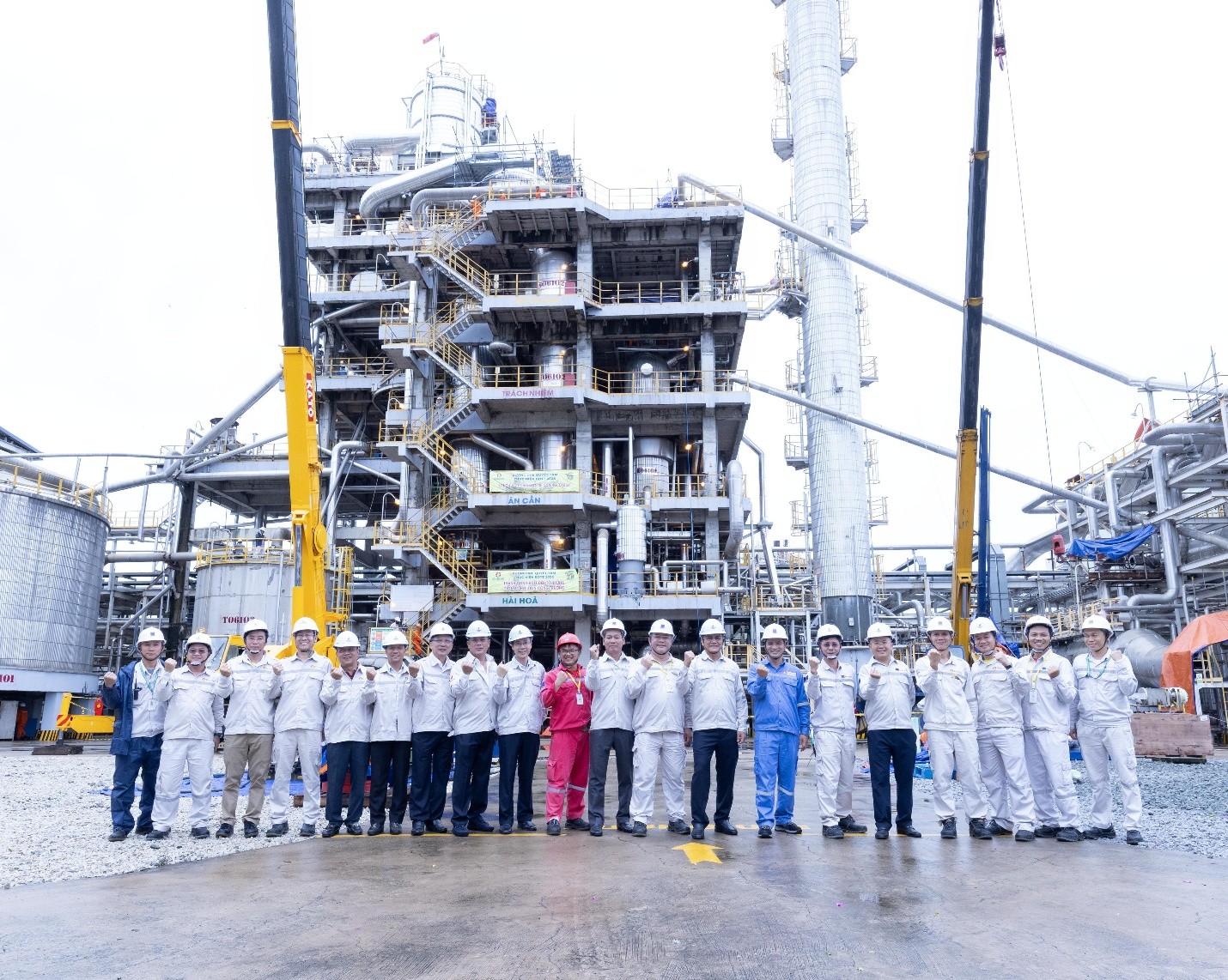Lãnh đạo PVCFC động viên đội ngũ trực tiếp thực hiện bảo dưỡng Nhà máy Đạm Cà Mau