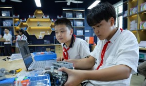 [VIDEO] Học sinh Trường PETROVIETNAM - Phong Thổ hào hứng khám phá khoa học với phòng STEM mới