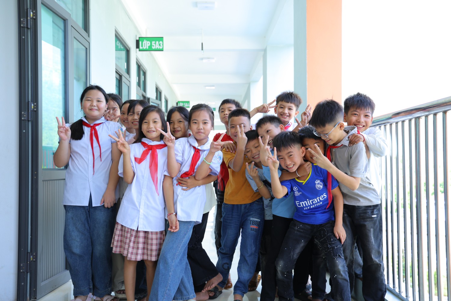Rộn ràng chờ đón mùa Trung thu đầu tiên dưới mái trường mới