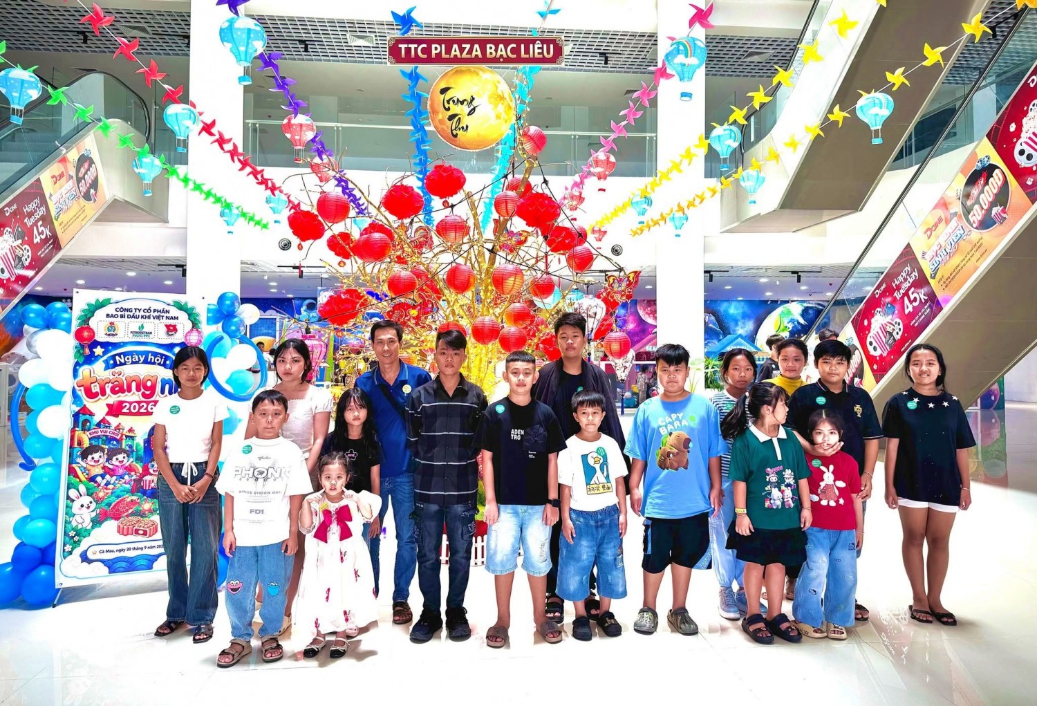 PVCFC chăm lo Tết Trung thu cho con em người lao động